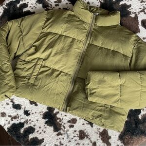 Green Vestique Cropped Puffer Jacket Size Large.